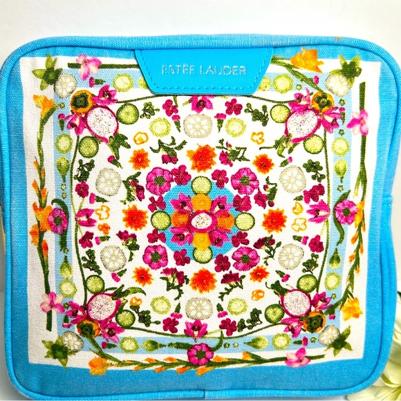 Estée Lauder X Amba Locke Limited Edition Light Blue Zip Around Cosmetic Bag NEW - Picture 4 of 10